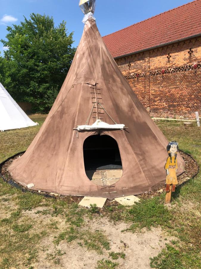 Kuckunniwi Tipidorf Hotel Tauche Eksteriør billede