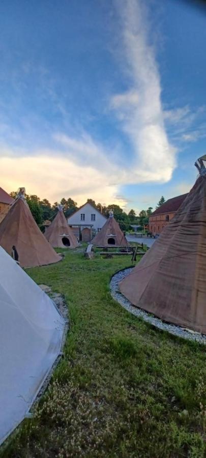 Kuckunniwi Tipidorf Hotel Tauche Eksteriør billede